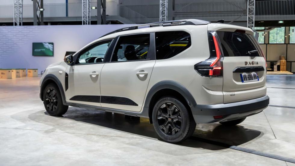 Dacia: Ανανεωμένα και υβριδικά τα Sandero, Sandero Stepway & Jogger